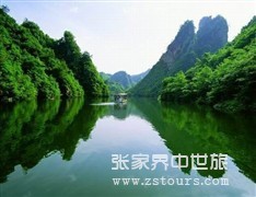 宝峰湖山水一色