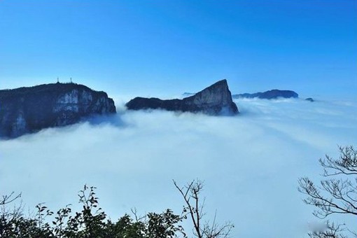 天门山顶云海.jpg