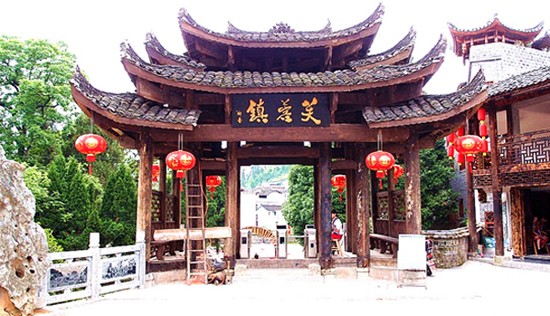 芙蓉镇门楼.jpg